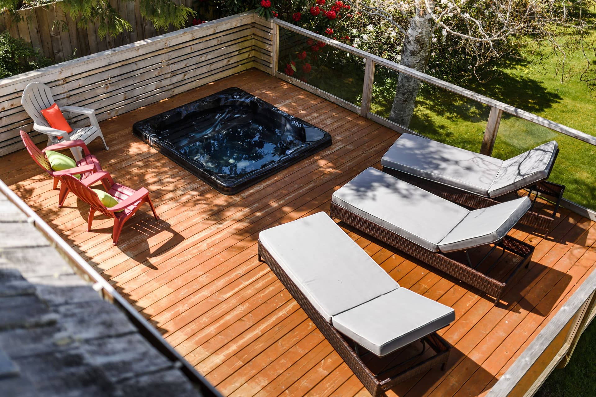 Large hot tub on the deck